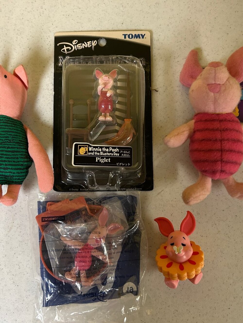 (5) Vintage Pooh's Piglet Collectibles